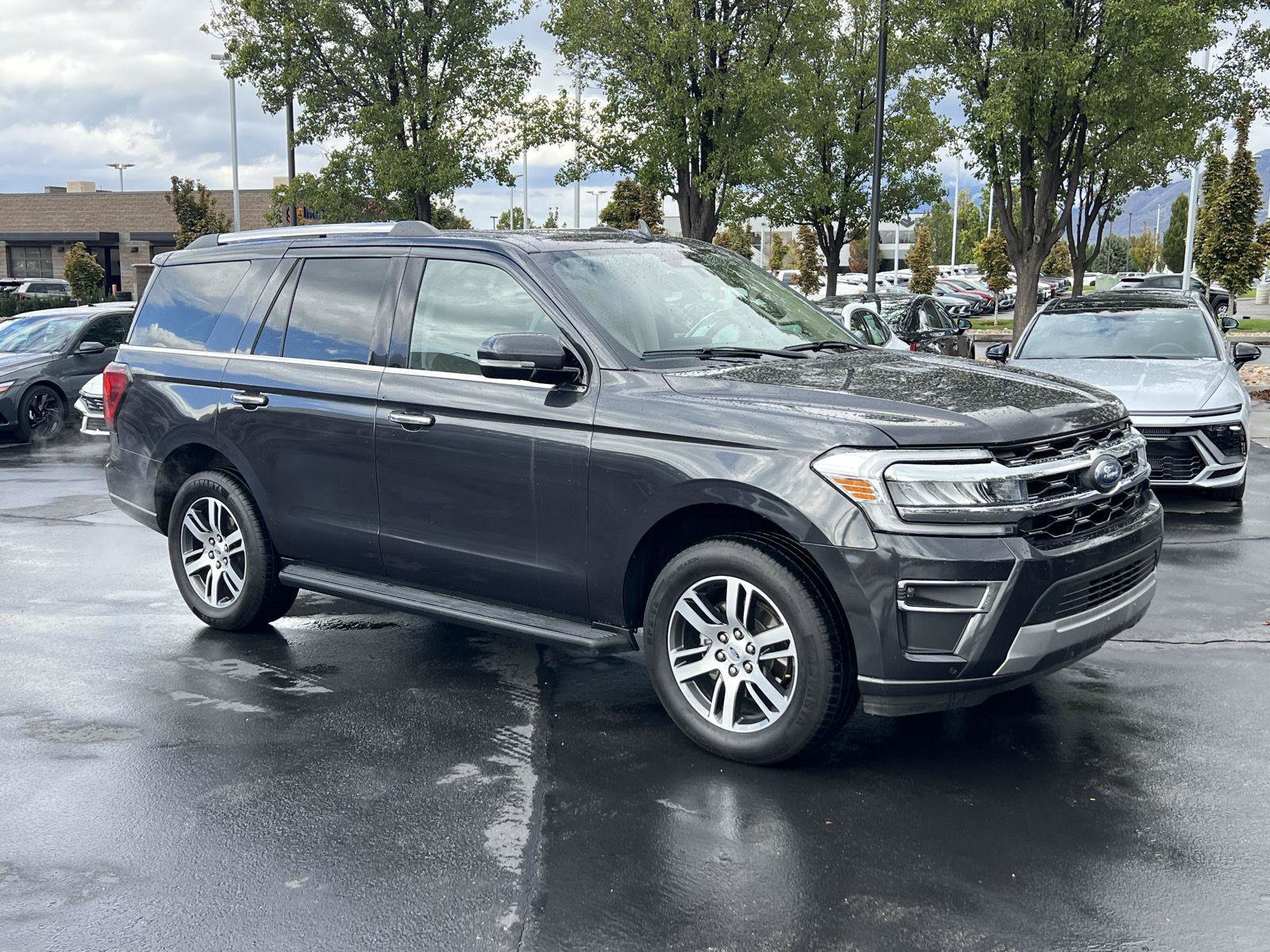 Used 2024 Ford Expedition Limited AWD/4WD image 14