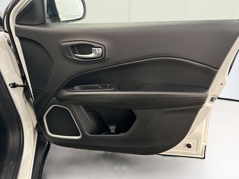 Used 2019 Jeep Compass Limited image 32