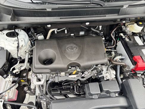 Used 2025 Toyota RAV4 XLE image 32