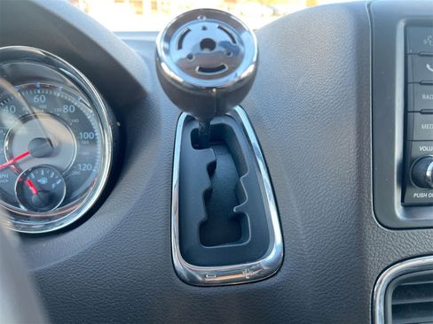 Used 2015 Chrysler Town & Country Touring-L w/ Driver Convenience Group image 29