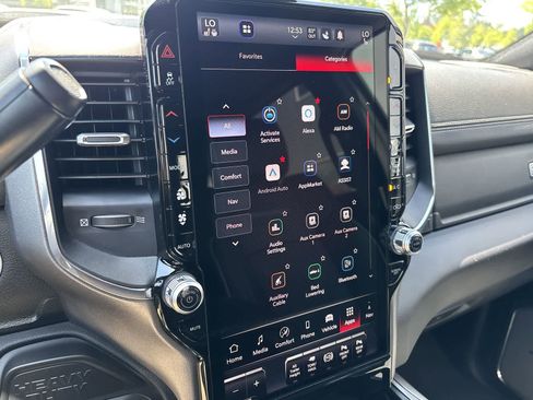 Used 2025 RAM 2500 Laramie AWD/4WD image 19