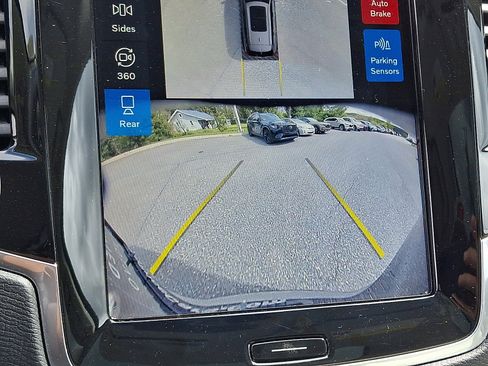 Certified 2024 Volvo XC90 T8 Plus AWD/4WD image 19