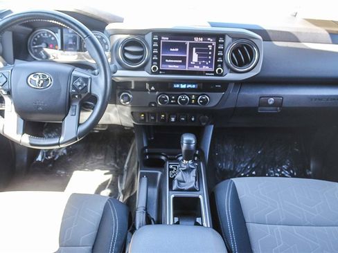 Used 2022 Toyota Tacoma TRD Sport w/ Technology Package image 12