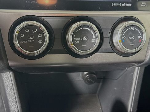 Used 2015 Subaru Crosstrek 2.0i Limited AWD/4WD image 16