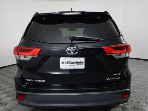 Used 2017 Toyota Highlander XLE image 3