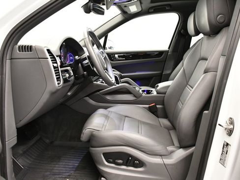 Used 2023 Porsche Cayenne image 5