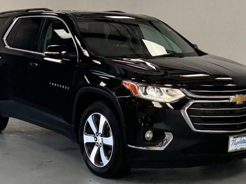 Used 2020 Chevrolet Traverse LT w/ LT Premium Package AWD/4WD image 6