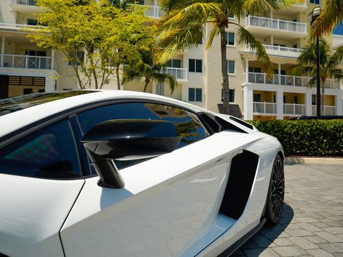 Used 2018 Lamborghini Aventador S image 43