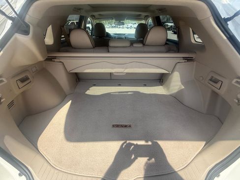 Used 2010 Toyota Venza AWD image 10