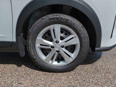 New 2025 Nissan Kicks Play S image 11