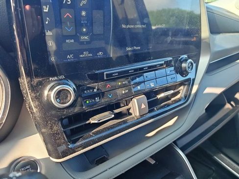 Used 2021 Toyota Highlander Platinum AWD/4WD image 12