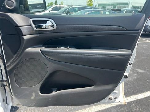 Used 2017 Jeep Grand Cherokee Altitude AWD/4WD image 30