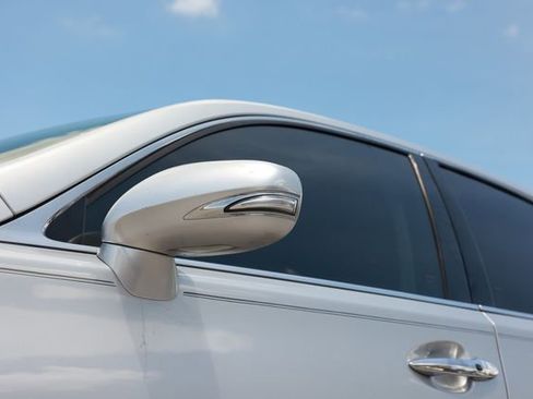 Used 2011 Lexus LS 460 w/ Luxury Value Edition RWD image 32
