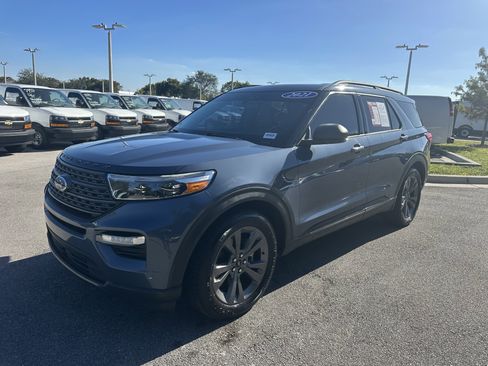 Used 2021 Ford Explorer XLT w/ Equipment Group 202A image 5