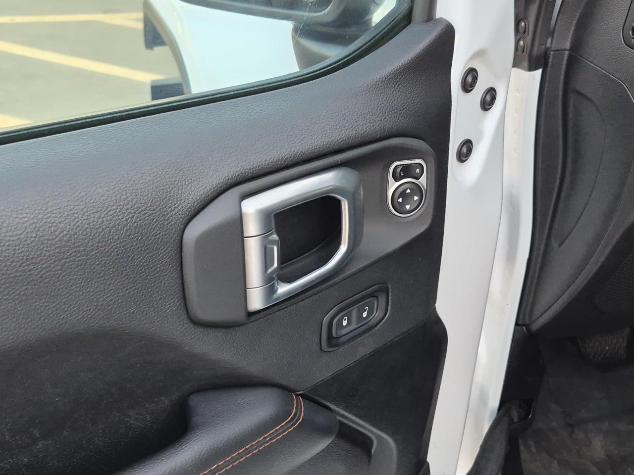 Used 2023 Jeep Gladiator Mojave AWD/4WD image 14