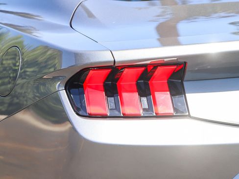 Used 2025 Ford Mustang Coupe RWD image 9