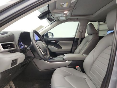 Certified 2023 Toyota Highlander XLE image 16