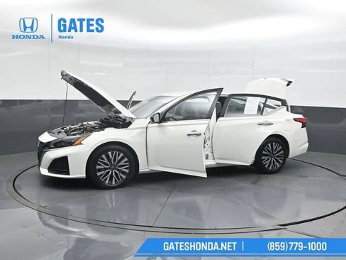 Used 2025 Nissan Altima 2.5 SV FWD image 51