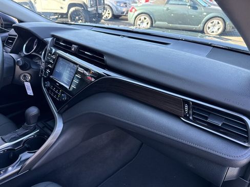 Used 2020 Toyota Camry LE w/ Carpet Mat Package image 22