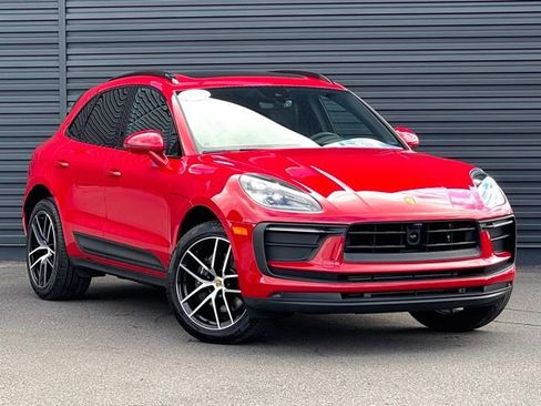 Used 2025 Porsche Macan image 9
