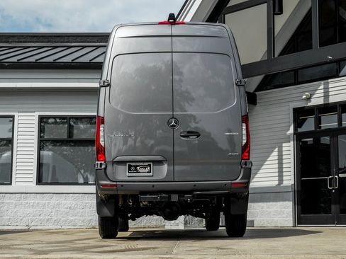 Used 2025 Mercedes-Benz Sprinter 2500 image 8