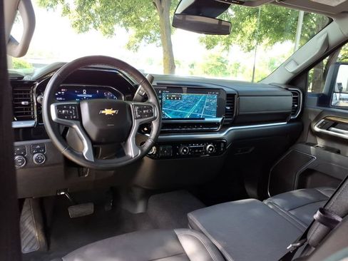 Used 2026 Chevrolet Silverado 2500 LT w/ Leather Package AWD/4WD image 11
