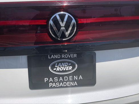 Used 2025 Volkswagen Atlas Cross Sport SEL R-Line AWD/4WD image 32