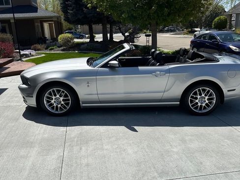 Used 2013 Ford Mustang Premium RWD image 1