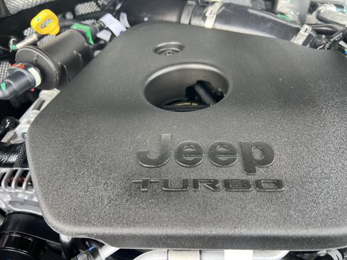 Used 2026 Jeep Grand Cherokee Altitude AWD/4WD image 32