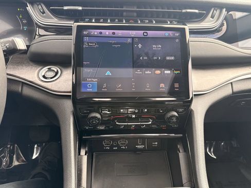 Used 2022 Jeep Grand Cherokee Limited 4xe w/ Luxury Tech Group II AWD/4WD image 23
