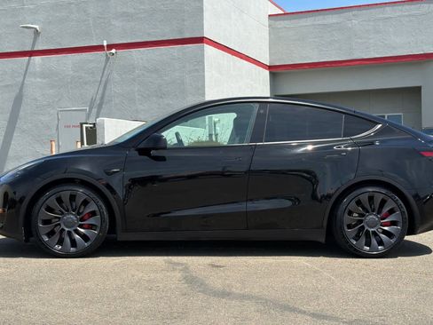 Used 2023 Tesla Model Y Performance AWD/4WD image 9