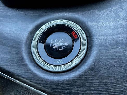 Certified 2024 Jeep Grand Cherokee L Limited w/ Luxury Tech Group II image 30