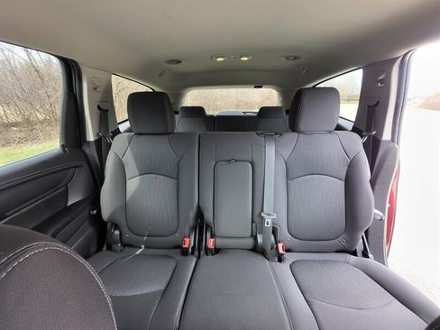 Used 2017 Chevrolet Traverse LT w/ Style and Technology Package FWD image 16