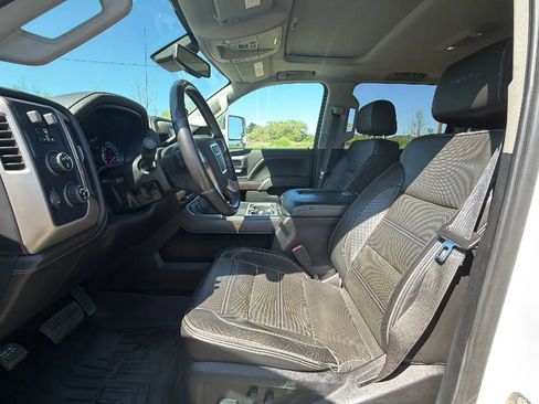 Used 2019 GMC Sierra 2500 Denali w/ Duramax Plus Package AWD/4WD image 12