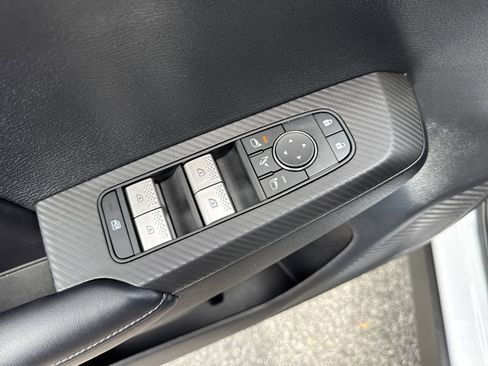 Used 2024 Mitsubishi Outlander SE Black Edition FWD image 18