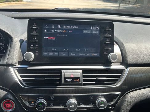 Used 2022 Honda Accord Sport image 10