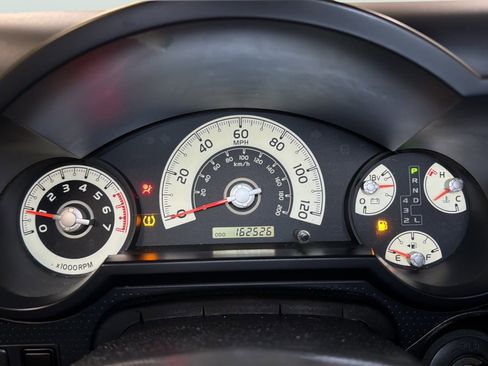 Used 2011 Toyota FJ Cruiser 2WD w/ Upgrade Pkg image 27