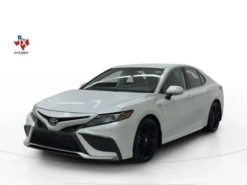 Used 2021 Toyota Camry XSE w/ Navigation Upgrade Package FWD image 5