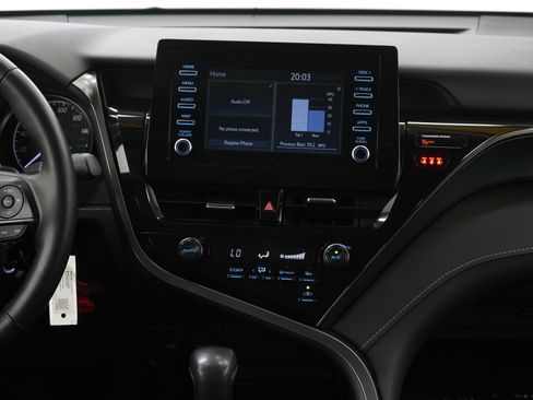 Used 2024 Toyota Camry SE image 15