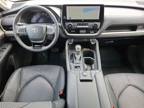 Used 2024 Toyota Grand Highlander Limited image 15