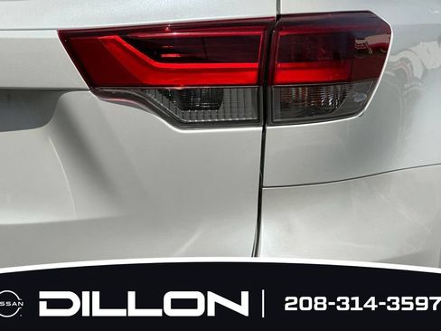 Used 2018 Toyota Highlander XLE w/ Carpet Mat Package (TMS) FWD image 26