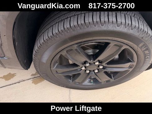 Used 2019 GMC Acadia Denali w/ Technology Package FWD image 11