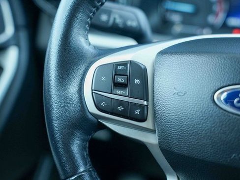 Used 2023 Ford Explorer XLT image 36