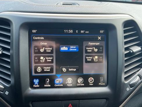 Used 2016 Jeep Cherokee High Altitude w/ Luxury Group FWD image 9