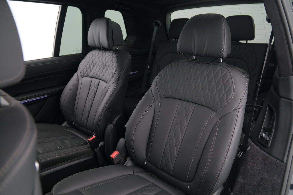 Used 2025 BMW X7 M60i w/ Executive Package AWD/4WD image 17