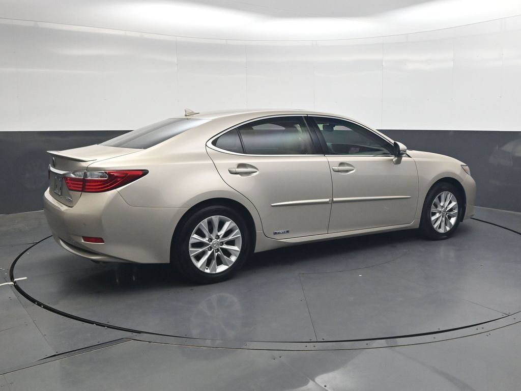 Used 2013 Lexus ES 300h w/ Luxury Pkg FWD image 4