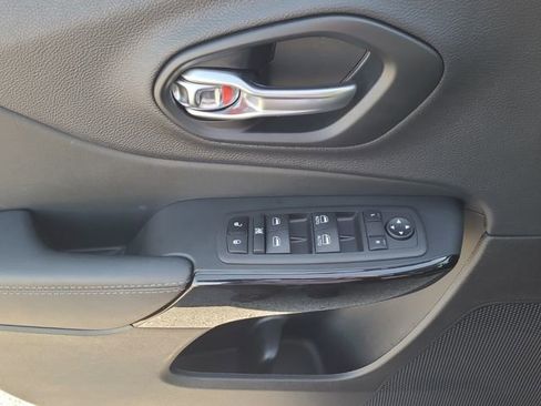 Used 2023 Jeep Cherokee Altitude Lux image 29