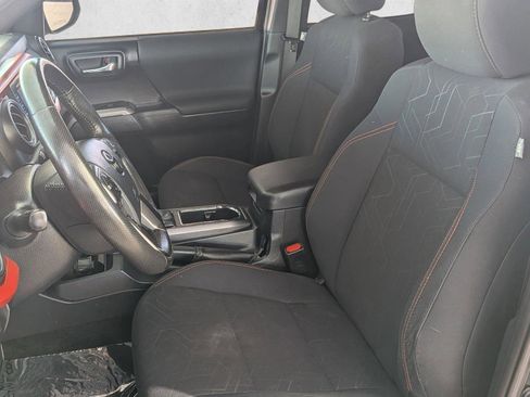 Used 2019 Toyota Tacoma TRD Off-Road AWD/4WD image 14