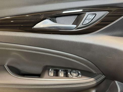 Used 2018 Buick Regal Essence image 8