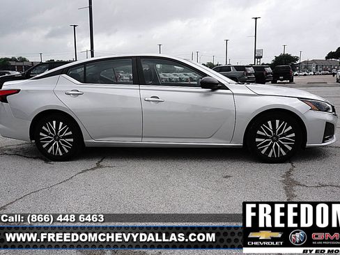 Used 2024 Nissan Altima 2.5 SV FWD image 38